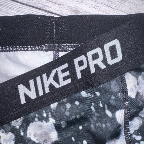 Nike Pro Women's Cool Microcosm Capri Leggings  Black White Print Size Small - Picture 5 of 7